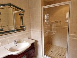Savoy Lodge - Room