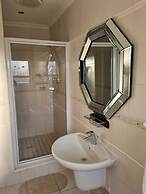 Savoy Lodge - Room