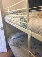 Small Modern Comfortable 2 Bedroom Apartment - Cmyr