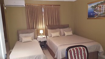 Savoy Lodge - Nice Budget Triple Room 2