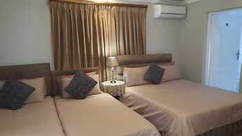 Savoy Lodge - Nice Budget Triple Room 2