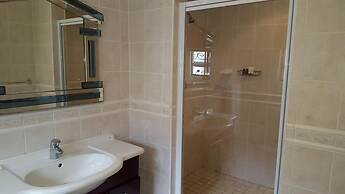 Savoy Lodge - Nice Budget Triple Room 2