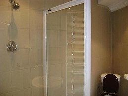 Savoy Lodge - Nice Budget Triple Room 2