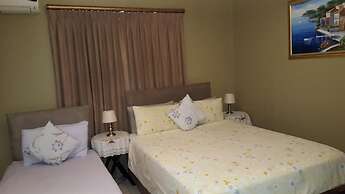 Savoy Lodge - Nice Budget Triple Room 2