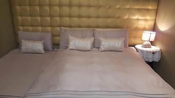 Savoy Lodge - Nice Budget Triple Room 2