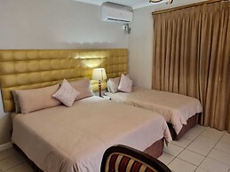 Savoy Lodge - Standard Double Room 6