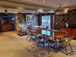 Savoy Lodge - Standard Double Room 6