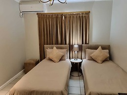 Savoy Lodge - Standard Double Room 6