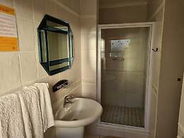 Savoy Lodge - Standard Double Room 6