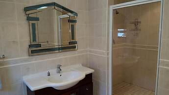 Savoy Lodge - Standard Double Room 6