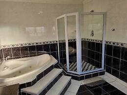 Savoy Lodge - Standard Double Room 7