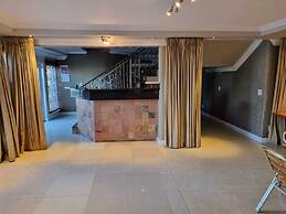 Savoy Lodge - Standard Double Room 7