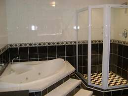 Savoy Lodge - Standard Double Room 7