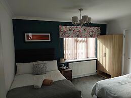 Room-family Room With Private Bathroom