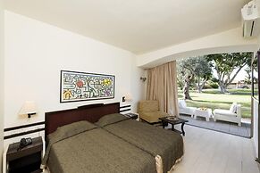 Shefayim Hotel