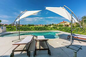 Apartments Pool