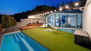 Namhae Pumda Pool Villa Pension