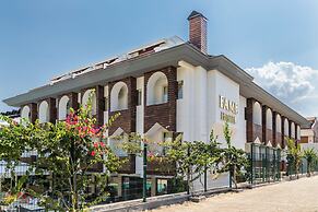 Fame Hotel