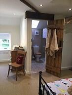 Impeccable Cottage Suitable for 2 Adults & 1 Child