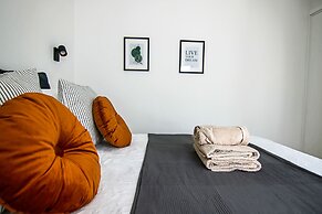 Phaedrus Living: Seaside Luxury Flat Lighthouse 62