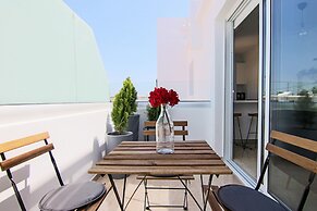 Phaedrus Living: Seaside Luxury Flat Lighthouse 62