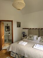 Courtyard Cottage