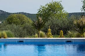 Villa Nebesi