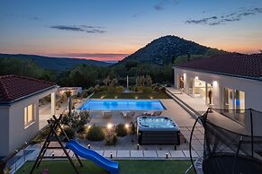 Villa Nebesi