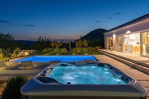 Villa Nebesi