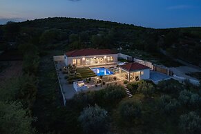 Villa Nebesi