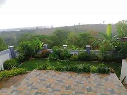 Villa - Sleeps 10 - Communal Pool - Parking
