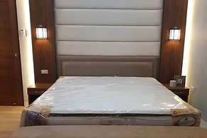Villa - Sleeps 10 - Communal Pool - Parking
