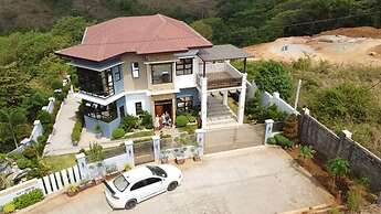 Villa - Sleeps 10 - Communal Pool - Parking