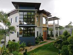 Villa - Sleeps 10 - Communal Pool - Parking