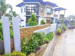 Villa - Sleeps 10 - Communal Pool - Parking