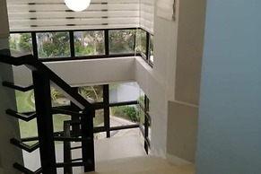 Villa - Sleeps 10 - Communal Pool - Parking