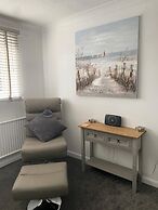 Riverside Park Ground Floor Apt 1 BR Parking St Neots