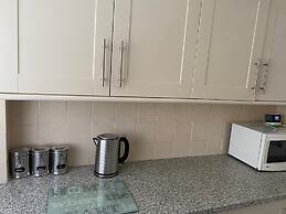 Riverside Park Ground Floor Apt 1 BR Parking St Neots
