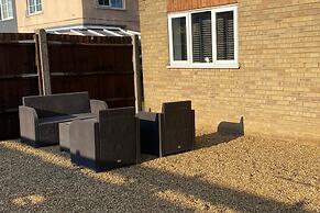 Riverside Park Ground Floor Apt 1 BR Parking St Neots