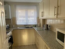 Riverside Park Ground Floor Apt 1 BR Parking St Neots
