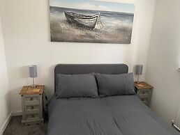 Riverside Park Ground Floor Apt 1 BR Parking St Neots