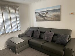 Riverside Park Ground Floor Apt 1 BR Parking St Neots