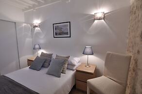 Picasso Apartments