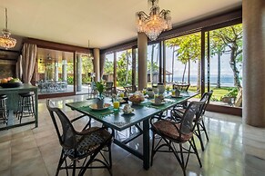 Secluded Beachfront Villa Manis, 5br, Candidasa