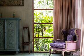 Secluded Beachfront Villa Manis, 5br, Candidasa