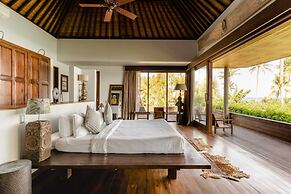 Secluded Beachfront Villa Manis, 5br, Candidasa