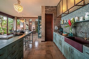 Secluded Beachfront Villa Manis, 5br, Candidasa