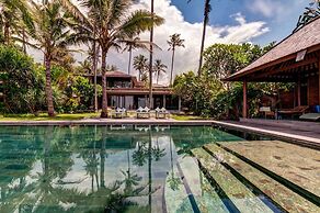 Secluded Beachfront Villa Manis, 5br, Candidasa