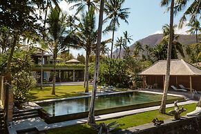 Secluded Beachfront Villa Manis, 5br, Candidasa