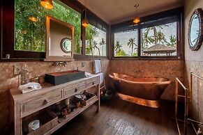 Secluded Beachfront Villa Manis, 5br, Candidasa